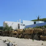 The Maverick Surfvillas Хостел