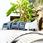 The Maverick Surfvillas Хостел *