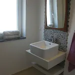 The Maverick Surfvillas Хостел Лориньян