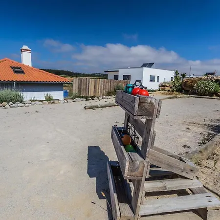 The Maverick Surfvillas Хостел *