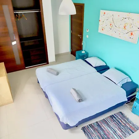 The Maverick Surfvillas Хостел