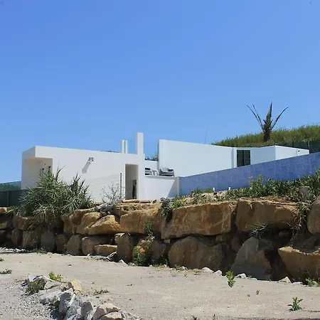 The Maverick Surfvillas Хостел