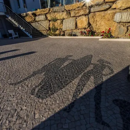 Хостел The Maverick Surfvillas Лориньян