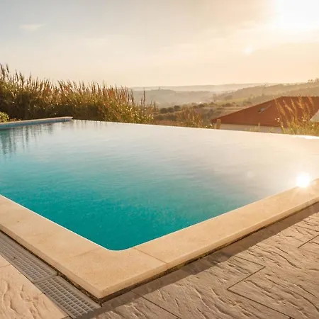 Hostel The Maverick Surfvillas Lourinhã