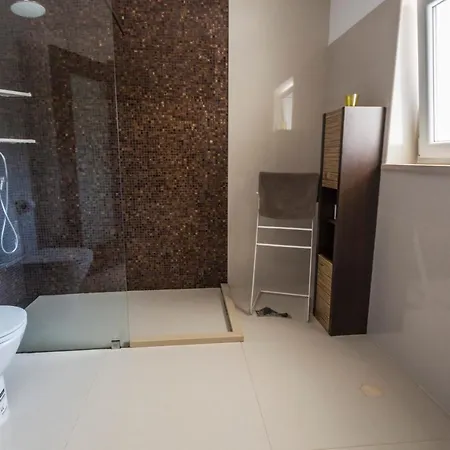 The Maverick Surfvillas Хостел