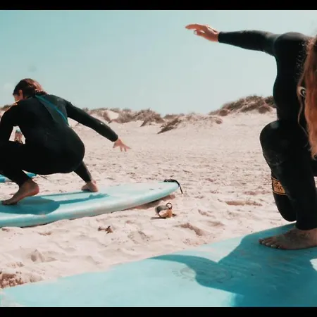 The Maverick Surfvillas Хостел Лориньян