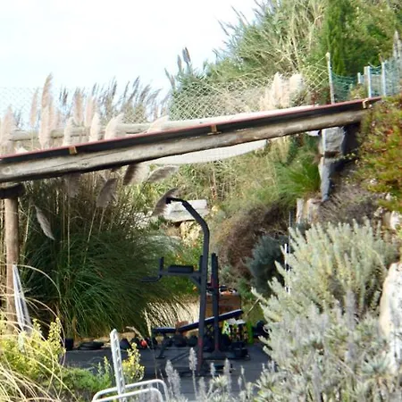 The Maverick Surfvillas Хостел