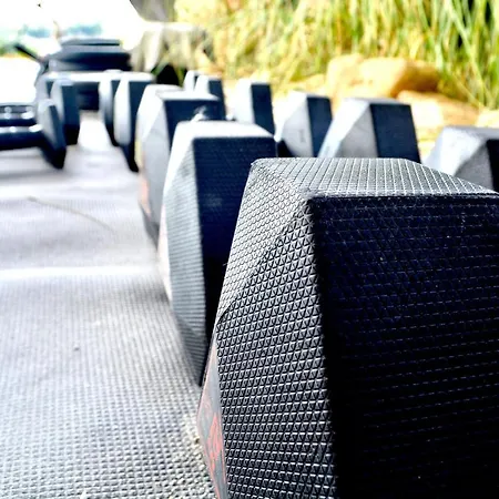 The Maverick Surfvillas Хостел