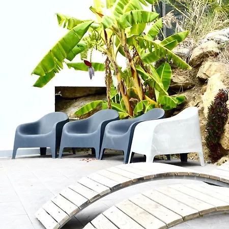 The Maverick Surfvillas Хостел *