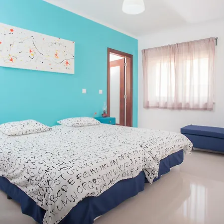 The Maverick Surfvillas Хостел Лориньян