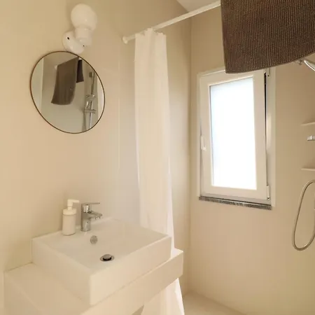 The Maverick Surfvillas Хостел