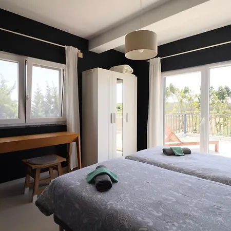 The Maverick Surfvillas Хостел Лориньян