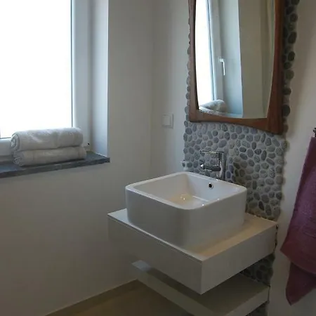 The Maverick Surfvillas Хостел Лориньян