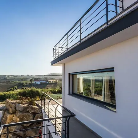 The Maverick Surfvillas Hostel *