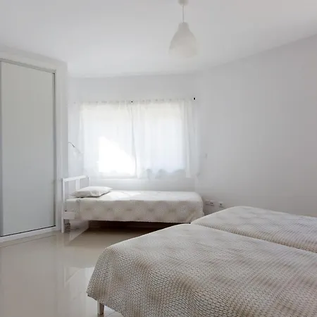 The Maverick Surfvillas Хостел