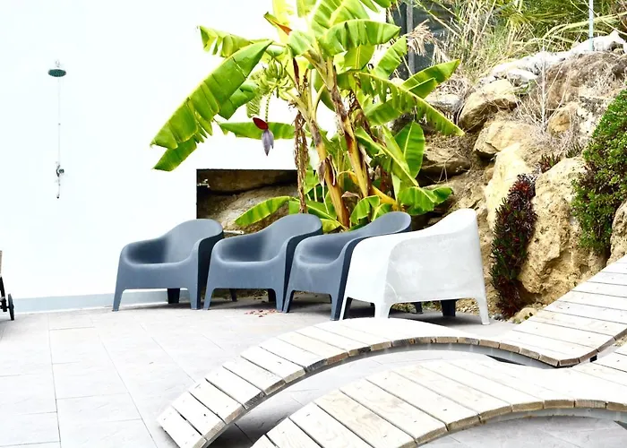 The Maverick Surfvillas Хостел *