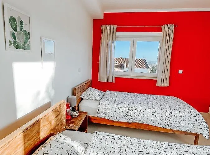 The Maverick Surfvillas Хостел